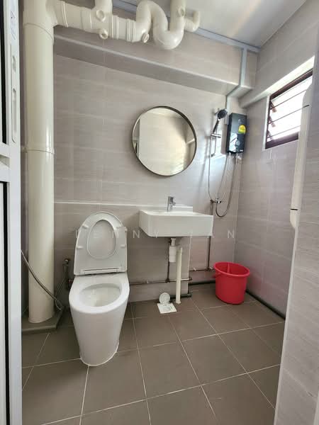 372 Tampines Street 34, 372 Tampines Street 34, 3 Bedrooms, 1,130 sqft, HDB Flat For Rent, by Lenny Tan, 500153752 - Bathroom - PropertyGuru.com.sg