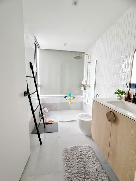Austville Residences, 11 Sengkang East Avenue, 3 Bedrooms, 1,033 sqft, Executive Condominium For Sale, by Adriel Tng, 500153757 - Master Bathroom - PropertyGuru.com.sg