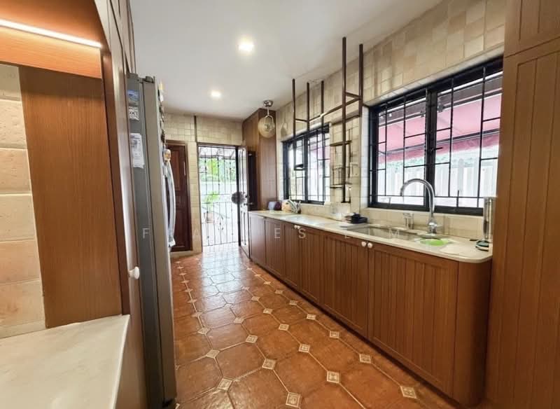Brighton crescent, , 4 Bedrooms, 3,000 sqft, Semi-Detached House For Sale, by Frances Lim, 500153767 - Kitchen - PropertyGuru.com.sg