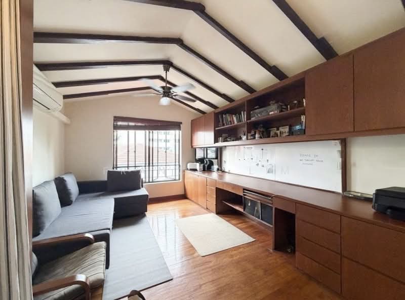 Brighton crescent, , 4 Bedrooms, 3,000 sqft, Semi-Detached House For Sale, by Frances Lim, 500153767 - Study - PropertyGuru.com.sg