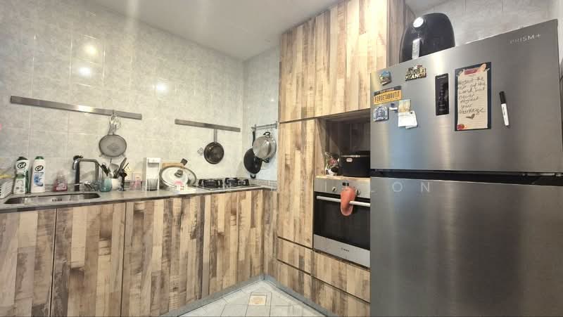 Hillview Green, 63 Hume Avenue, 2 Bedrooms, 980 sqft, Condominium For Sale, by Shaun Dhillon, 500153771 - Kitchen - PropertyGuru.com.sg
