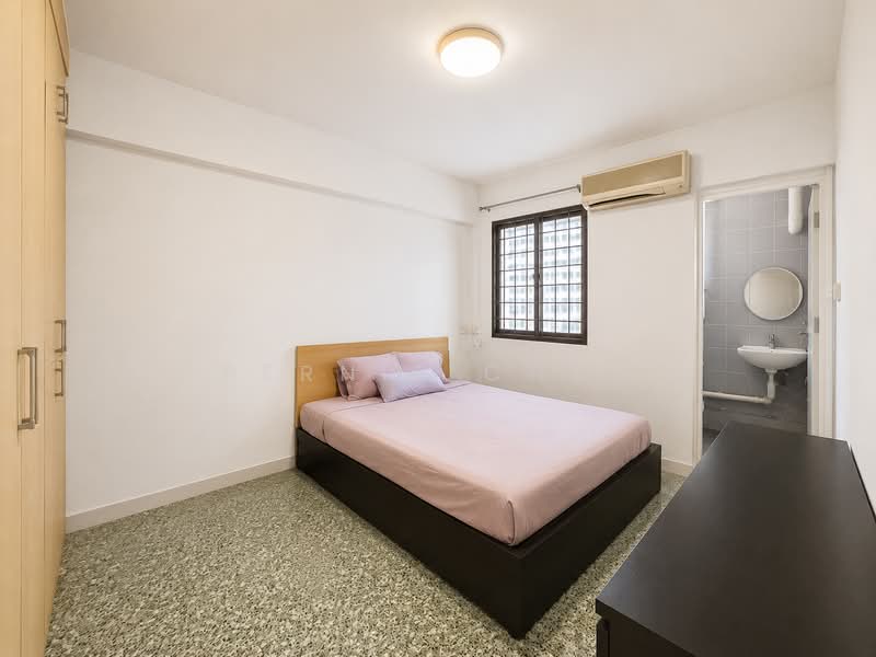 236 Jurong East Street 21, 236 Jurong East Street 21, 3 Bedrooms, 980 sqft, HDB Flat For Sale, by Bernie Cheo, 500153774 - Master Bedroom - PropertyGuru.com.sg