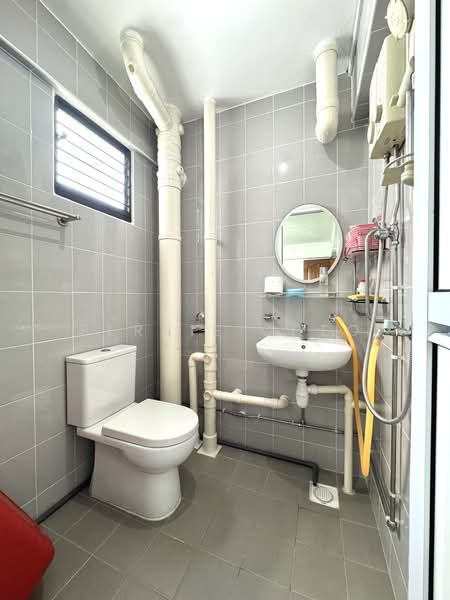 236 Jurong East Street 21, 236 Jurong East Street 21, 3 Bedrooms, 980 sqft, HDB Flat For Sale, by Bernie Cheo, 500153774 - Bathroom - PropertyGuru.com.sg