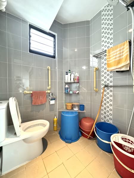236 Jurong East Street 21, 236 Jurong East Street 21, 3 Bedrooms, 980 sqft, HDB Flat For Sale, by Bernie Cheo, 500153774 - Bathroom - PropertyGuru.com.sg