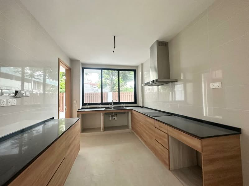 Must View! TOP! Brand New D15 3 Storey + Attic Detached House, Siglap, Eunos, Lim Ah Woo, Paya Lebar, 8 Bedrooms, 7,500 sqft, Detached House For Sale, by Sharon Looi, 500153783 - Kitchen - PropertyGuru.com.sg