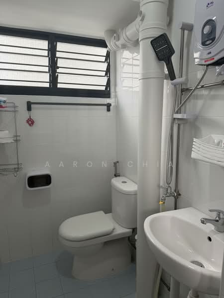 309 Hougang Avenue 5, 309 Hougang Avenue 5, Room Rental, 80 sqft, HDB Flat For Rent, by Aaron Chia, 500153785 - Bathroom - PropertyGuru.com.sg