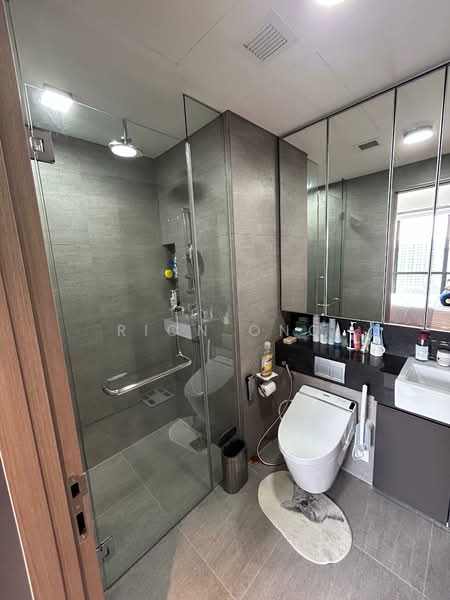 The Woodleigh Residences, 21 Bidadari Park Drive, 2 Bedrooms, 743 sqft, Apartment For Sale, by Rion Ong, 500153788 - Master Bathroom - PropertyGuru.com.sg