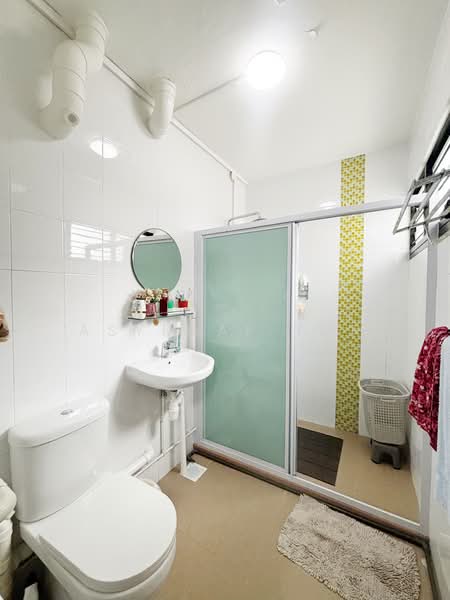 268 Tampines Street 21, 268 Tampines Street 21, 4 Bedrooms, 1,431 sqft, HDB Flat For Sale, by Asyraaf TCR, 500153790 - Bathroom - PropertyGuru.com.sg
