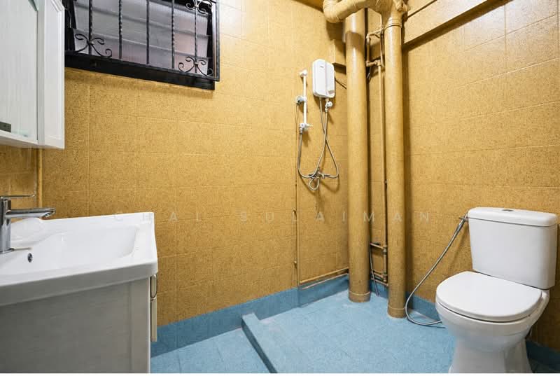 529 Woodlands Drive 14, 529 Woodlands Drive 14, 3 Bedrooms, 1,323 sqft, HDB Flat For Sale, by Chal Sulaiman, 500153797 - Bathroom - PropertyGuru.com.sg
