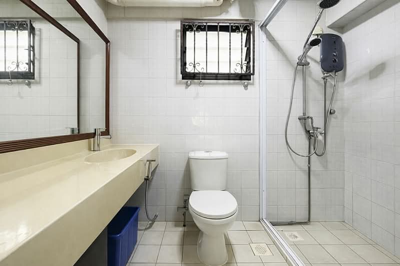 529 Woodlands Drive 14, 529 Woodlands Drive 14, 3 Bedrooms, 1,323 sqft, HDB Flat For Sale, by Chal Sulaiman, 500153797 - Bathroom - PropertyGuru.com.sg
