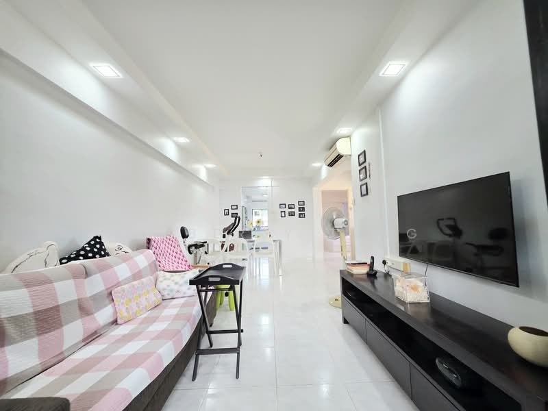109 Clementi Street 11, 109 Clementi Street 11, 2 Bedrooms, 872 sqft, HDB Flat For Sale, by Kimberly Tang, 500153810 - Living Room - PropertyGuru.com.sg