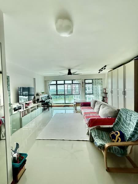 315A Punggol Way, 315A Punggol Way, 3 Bedrooms, 1,216 sqft, HDB Flat For Sale, by Mitchelle Wong, 500153813 - Living Room - PropertyGuru.com.sg