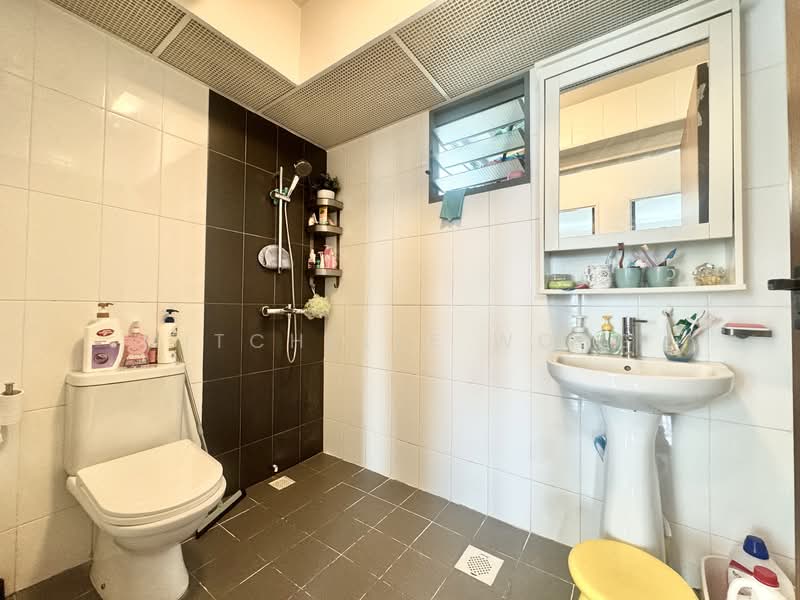 315A Punggol Way, 315A Punggol Way, 3 Bedrooms, 1,216 sqft, HDB Flat For Sale, by Mitchelle Wong, 500153813 - Bathroom - PropertyGuru.com.sg