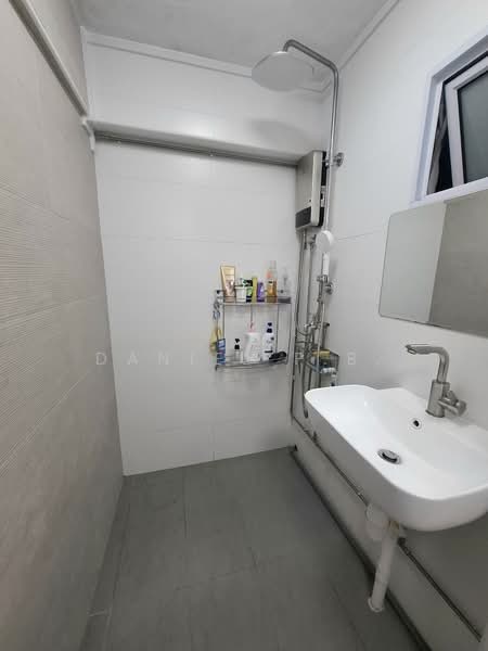 20 Telok Blangah Crescent, 20 Telok Blangah Crescent, 2 Bedrooms, 700 sqft, HDB Flat For Rent, by Daniel P.B., 500153818 - Bathroom - PropertyGuru.com.sg