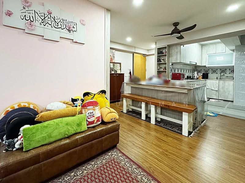 515B Tampines Central 7, 515B Tampines Central 7, 3 Bedrooms, 1,130 sqft, HDB Flat For Sale, by Chal Sulaiman, 500153820 - Living Room - PropertyGuru.com.sg