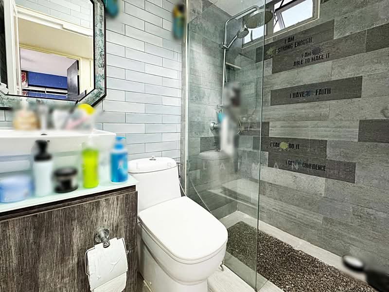 515B Tampines Central 7, 515B Tampines Central 7, 3 Bedrooms, 1,130 sqft, HDB Flat For Sale, by Chal Sulaiman, 500153820 - Common Bathroom - PropertyGuru.com.sg