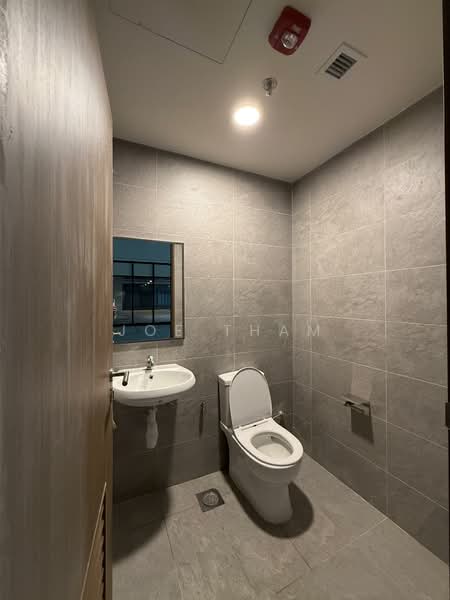 Stellar @ Tampines, 12 Tampines North Drive 4, Pasir Ris / Tampines, 900 sqft, Factory / Workshop (B2) For Rent, by Joe Tham, 500153831 - Bathroom - CommercialGuru.com.sg