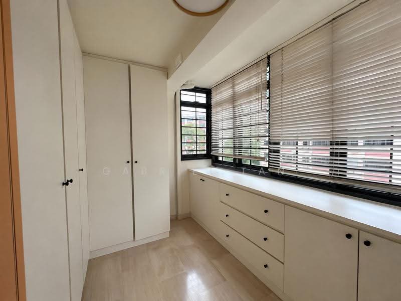 102 Commonwealth Crescent, 102 Commonwealth Crescent, Alexandra / Commonwealth, 2 Bedrooms, 678 sqft, HDB Flat For Sale, by Gabriel Tan, 500153847 - Walk-in Wardrobe - PropertyGuru.com.sg