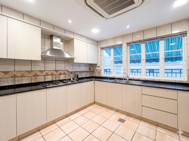 Gentle Villas, Gentle Drive, 5 Bedrooms, 2,900 sqft, Semi-Detached House For Sale, by Chloe Lim, 500153856 - Kitchen - PropertyGuru.com.sg