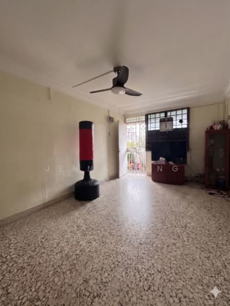 116 Lorong 2 Toa Payoh, 116 Lorong 2 Toa Payoh, 2 Bedrooms, 678 sqft, HDB Flat For Sale, by Jenna Tong, 500153862 - Living Room - PropertyGuru.com.sg