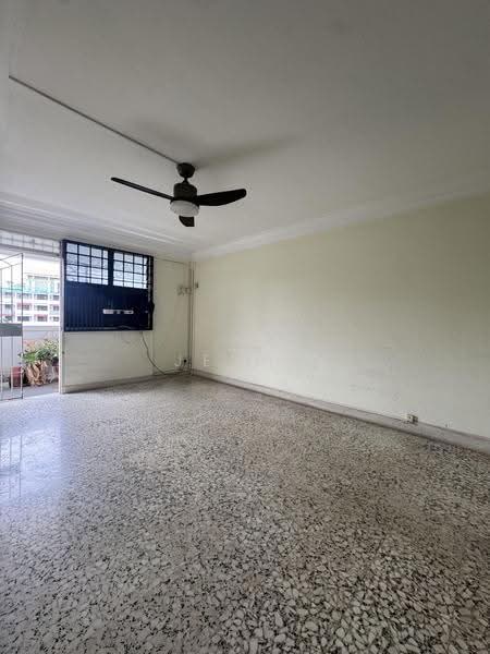 116 Lorong 2 Toa Payoh, 116 Lorong 2 Toa Payoh, Balestier / Toa Payoh, 2 Bedrooms, 678 sqft, HDB Flat For Sale, by Jenna Tong, 500153862 - Living room - PropertyGuru.com.sg