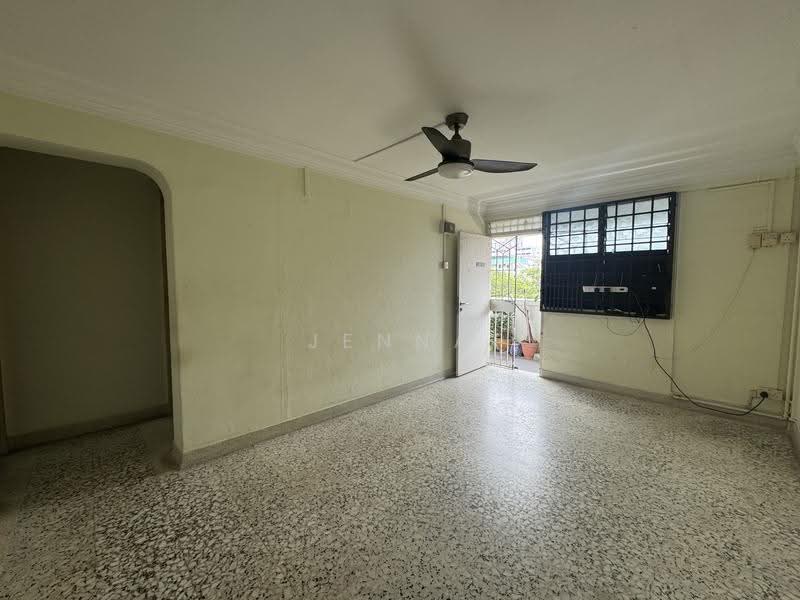 116 Lorong 2 Toa Payoh, 116 Lorong 2 Toa Payoh, Balestier / Toa Payoh, 2 Bedrooms, 678 sqft, HDB Flat For Sale, by Jenna Tong, 500153862 - Living room - PropertyGuru.com.sg