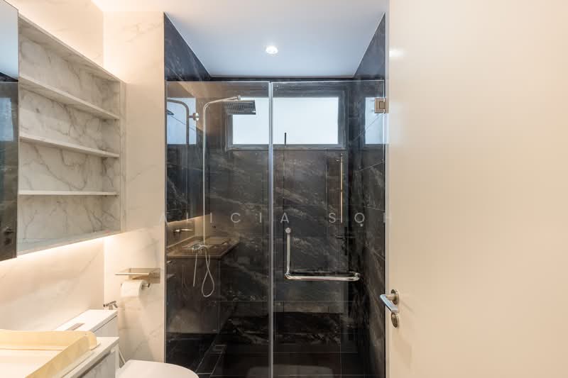 Village @ Pasir Panjang, 463 Pasir Panjang Road, 3 Bedrooms, 2,024 sqft, Condominium For Sale, by Alicia Soh, 500153865 - Bathroom - PropertyGuru.com.sg