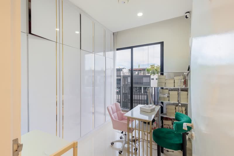 Village @ Pasir Panjang, 463 Pasir Panjang Road, 3 Bedrooms, 2,024 sqft, Condominium For Sale, by Alicia Soh, 500153865 - Bedroom - PropertyGuru.com.sg