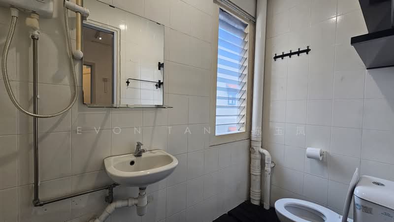 ✨ High Ceiling Shophouse Studio Space in Chinatown, Trengganu Street | Pagoda Street | Chinatown MRT, 785 sqft, Shop / Shophouse For Rent, by Evon Tan 陈玉凤, 500153876 - Bathroom - CommercialGuru.com.sg