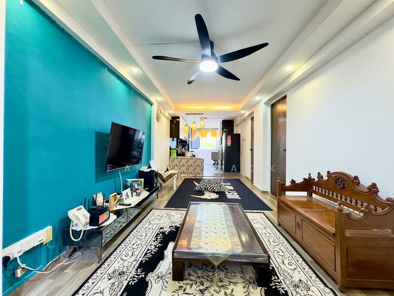 534 Bukit Batok Street 51, 534 Bukit Batok Street 51, 2 Bedrooms, 743 sqft, HDB Flat For Sale, by Farah Zack, 500153879 - Living Room - PropertyGuru.com.sg