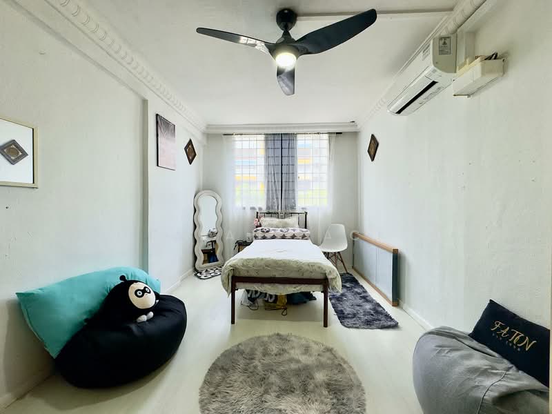 534 Bukit Batok Street 51, 534 Bukit Batok Street 51, 2 Bedrooms, 743 sqft, HDB Flat For Sale, by Farah Zack, 500153879 - Bedroom - PropertyGuru.com.sg