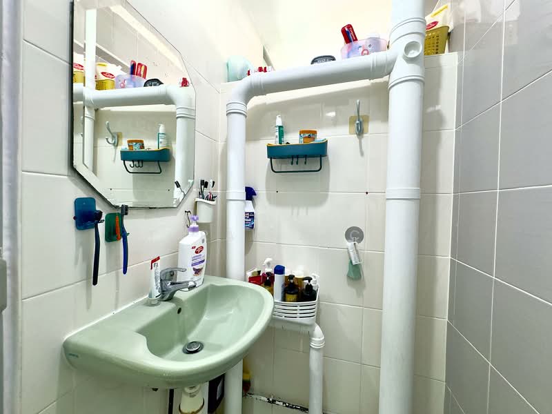93 Paya Lebar Way, 93 Paya Lebar Way, 2 Bedrooms, 624 sqft, HDB Flat For Sale, by Farah Zack, 500153880 - Bathroom - PropertyGuru.com.sg
