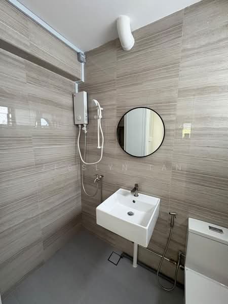 844 Tampines Street 82, 844 Tampines Street 82, 2 Bedrooms, 688 sqft, HDB Flat For Rent, by Jesslyn Tan, 500153899 - Bathroom - PropertyGuru.com.sg