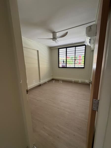844 Tampines Street 82, 844 Tampines Street 82, 2 Bedrooms, 688 sqft, HDB Flat For Rent, by Jesslyn Tan, 500153899 - Bedroom Wardrobe - PropertyGuru.com.sg