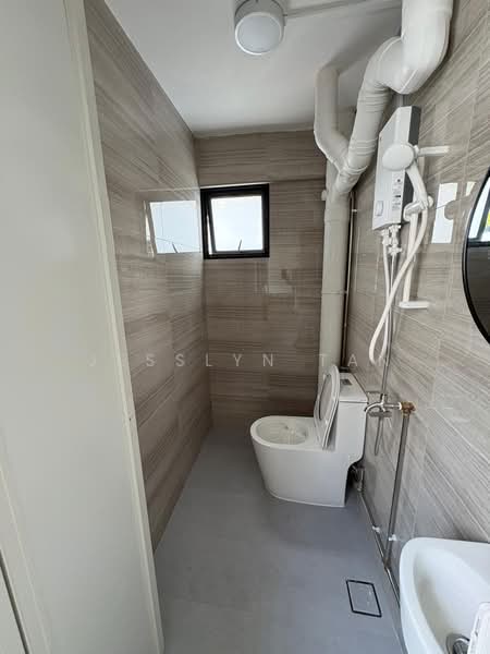 844 Tampines Street 82, 844 Tampines Street 82, 2 Bedrooms, 688 sqft, HDB Flat For Rent, by Jesslyn Tan, 500153899 - Bathroom - PropertyGuru.com.sg