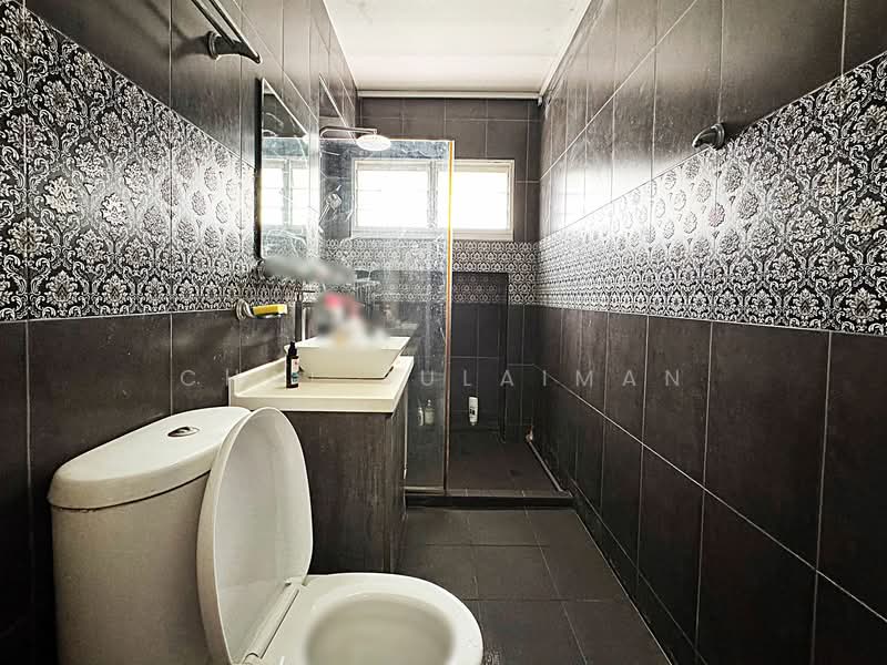 769 Pasir Ris Street 71, 769 Pasir Ris Street 71, 3 Bedrooms, 1,130 sqft, HDB Flat For Sale, by Chal Sulaiman, 500153900 - Master Bathroom - PropertyGuru.com.sg