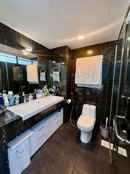 Mandarin Gardens, 1 Siglap Road, 3 Bedrooms, 1,528 sqft, Condominium For Rent, by Vandana Malik (Vanda), 500153920 - Bathroom - PropertyGuru.com.sg