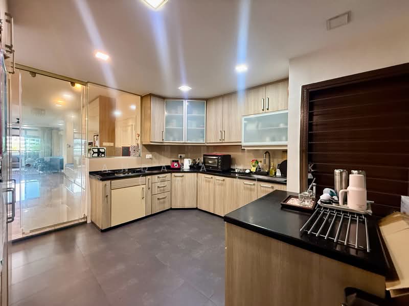 Mandarin Gardens, 1 Siglap Road, 3 Bedrooms, 1,528 sqft, Condominium For Rent, by Vandana Malik (Vanda), 500153920 - Kitchen - PropertyGuru.com.sg