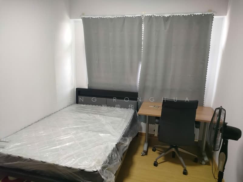 209A Clementi avenue 6, 209A Clementi Avenue 6, Room Rental, 120 sqft, HDB Flat For Rent, by Zheng Ronghua 郑荣华, 500153933 - Bedroom - PropertyGuru.com.sg