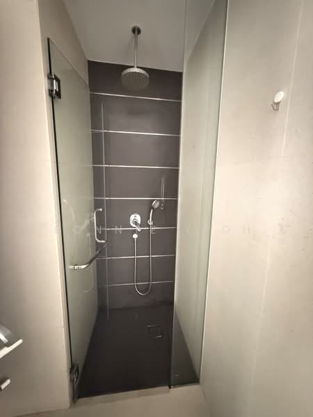 Centra Residence, 8 Lorong 7 Geylang, 2 Bedrooms, 1,066 sqft, Condominium For Sale, by Bonnie Yeoh, 500153951 - Bathroom - PropertyGuru.com.sg