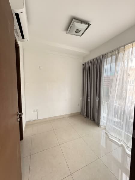 Centra Residence, 8 Lorong 7 Geylang, 2 Bedrooms, 1,066 sqft, Condominium For Sale, by Bonnie Yeoh, 500153951 - Interior - PropertyGuru.com.sg