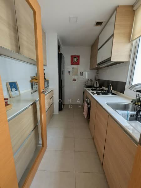 Parc Emily, 5 Mount Emily Road, 2 Bedrooms, 1,195 sqft, Condominium For Rent, by Mohan Murlidhar Harjani, 500153953 - Kitchen - PropertyGuru.com.sg