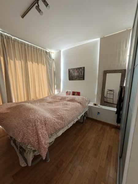 Parc Emily, 5 Mount Emily Road, 2 Bedrooms, 1,195 sqft, Condominium For Rent, by Mohan Murlidhar Harjani, 500153953 - Bedroom - PropertyGuru.com.sg
