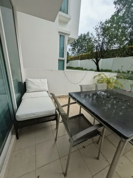 Parc Emily, 5 Mount Emily Road, 2 Bedrooms, 1,195 sqft, Condominium For Rent, by Mohan Murlidhar Harjani, 500153953 - Balcony - PropertyGuru.com.sg