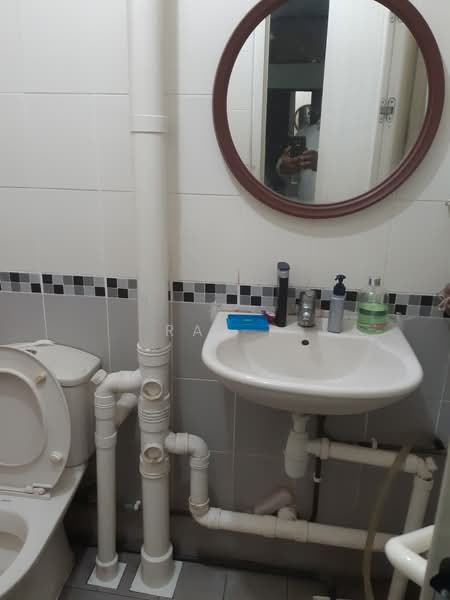 418 Tampines Street 41, 418 Tampines Street 41, 2 Bedrooms, 735 sqft, HDB Flat For Rent, by Raj ., 500153954 - Bathroom - PropertyGuru.com.sg