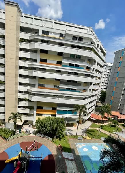 226 Serangoon Avenue 4, 226 Serangoon Avenue 4, 3 Bedrooms, 980 sqft, HDB Flat For Sale, by Jasmine Tan YC, 500153958 - View from living hall - PropertyGuru.com.sg