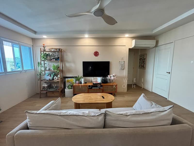 347 Clementi Avenue 5, 347 Clementi Avenue 5, 3 Bedrooms, 990 sqft, HDB Flat For Sale, by Koh Chee Wei (Victor Koh), 500153987 - Living Room - PropertyGuru.com.sg