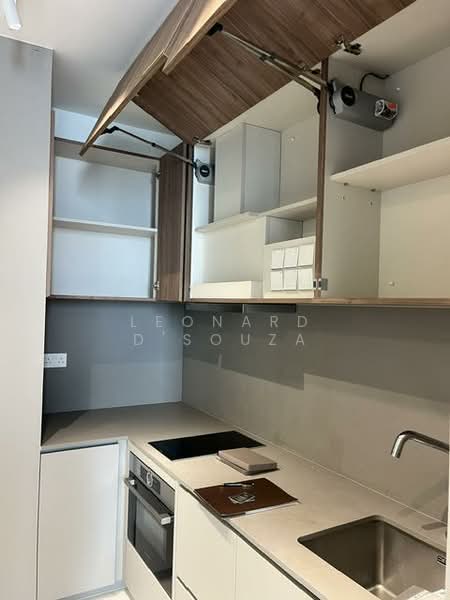 Parksuites, 18 Holland Grove Road, 2 Bedrooms, 786 sqft, Condominium For Rent, by Leonard D'Souza, 500154011 - Kitchen - PropertyGuru.com.sg