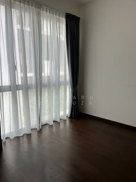 Parksuites, 18 Holland Grove Road, 2 Bedrooms, 786 sqft, Condominium For Rent, by Leonard D'Souza, 500154011 - Master Bedroom - PropertyGuru.com.sg