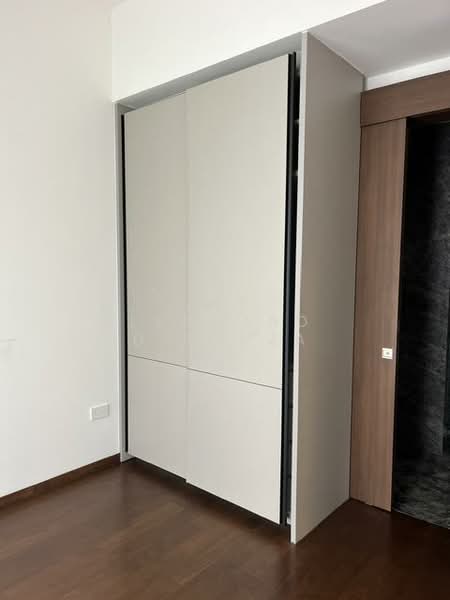 Parksuites, 18 Holland Grove Road, 2 Bedrooms, 786 sqft, Condominium For Rent, by Leonard D'Souza, 500154011 - Master Bedroom - PropertyGuru.com.sg